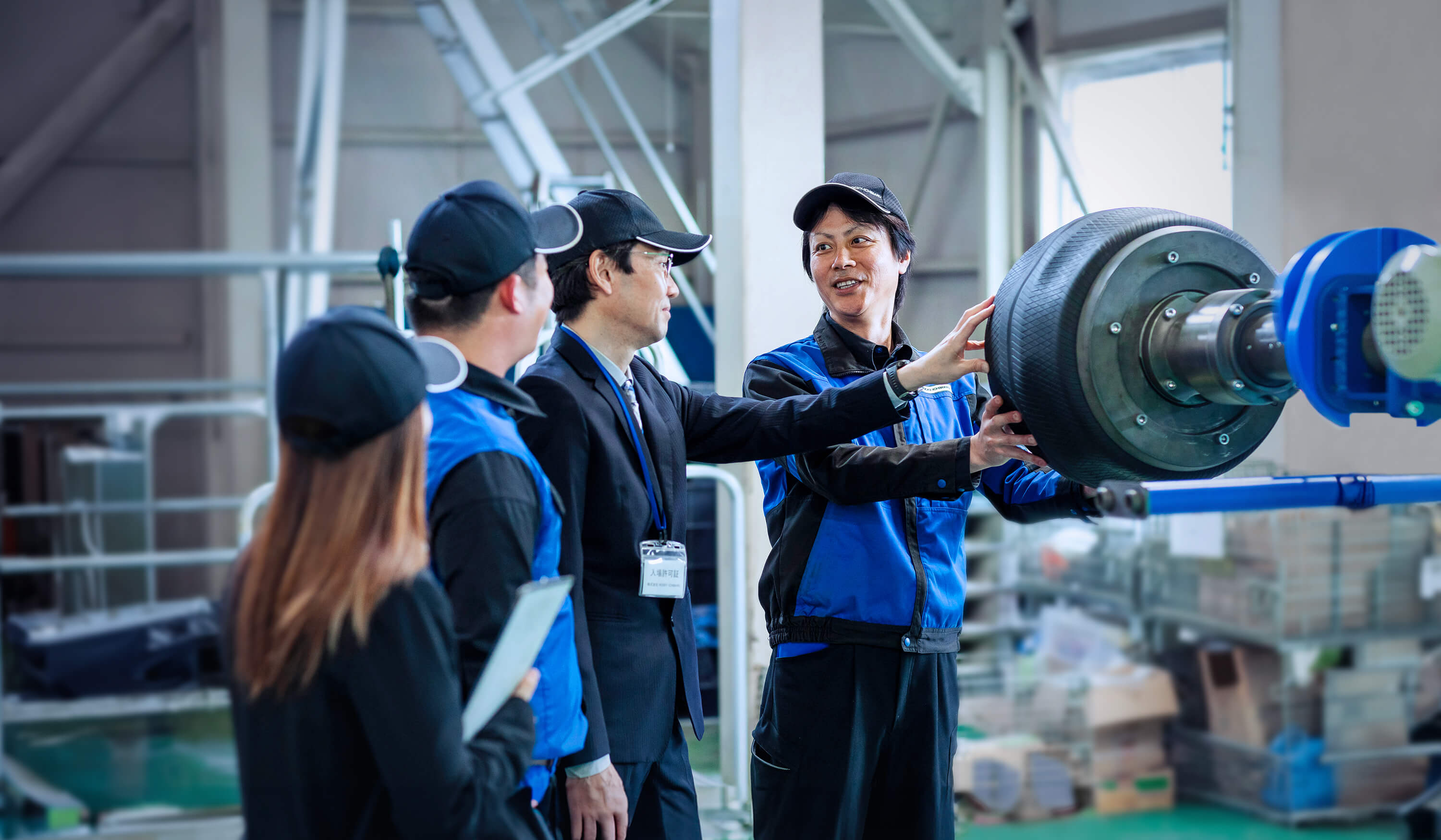 タイヤ製造機器検品風景